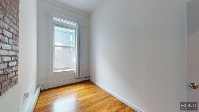 Foto del edificio - 816 Broadway