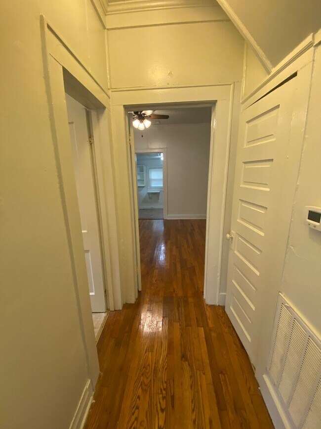 Foto del edificio - Charming 1 Bedroom Duplex in Trinity Park - Fenced Backyard!