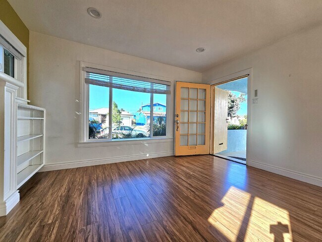 Building Photo - Gorgeous Home!!!