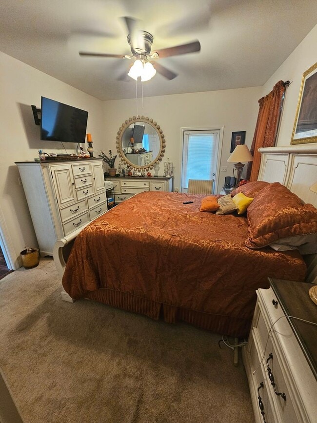 Foto del edificio - 3 bdrm 2.5 bath in downtown area