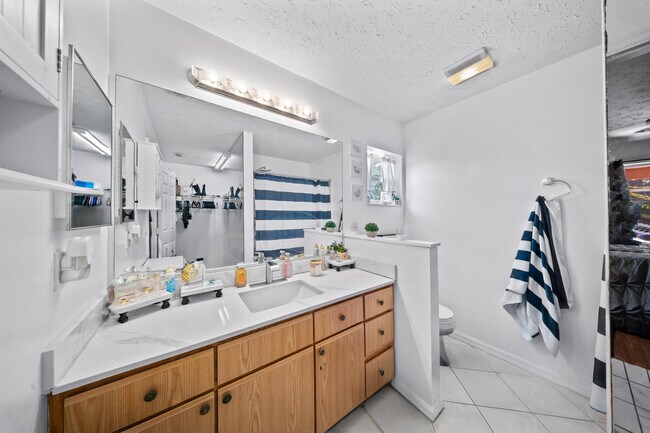 Foto del edificio - 5910 NW Bayou Ct