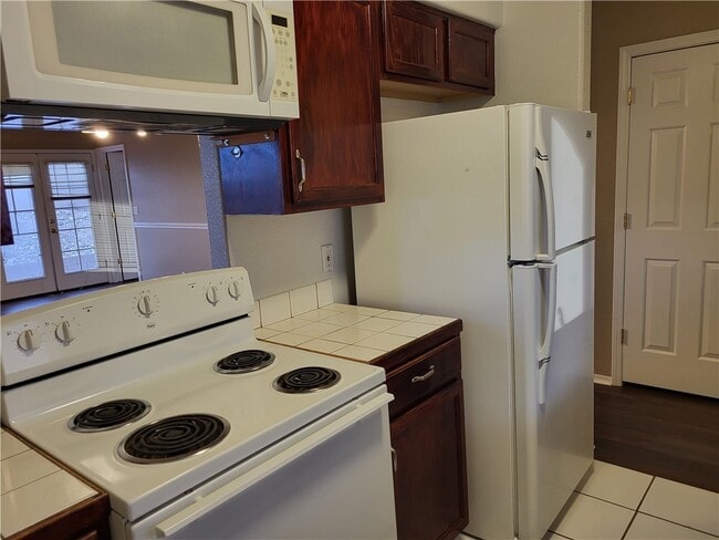 Building Photo - 2538 Country Club Ln