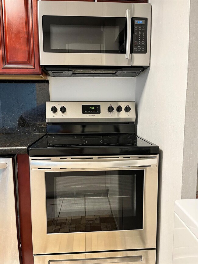 Foto del edificio - 7925 Fairview Dr