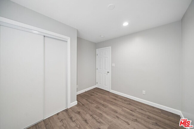 Foto del edificio - 1545 W 23rd St