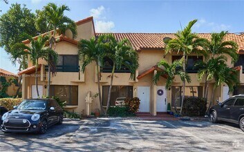 Building Photo - 10042 SW 77th Ct