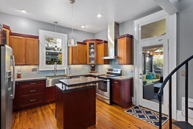 Building Photo - 821 Boscobel St