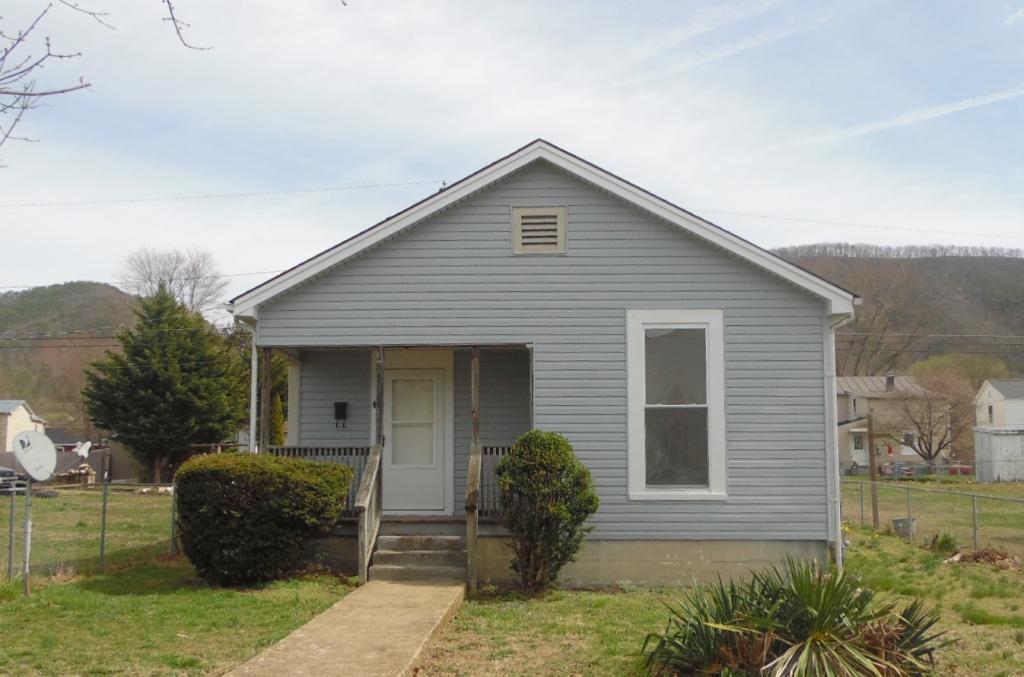 1858 Chestnut Avenue House for Rent in Buena Vista, VA