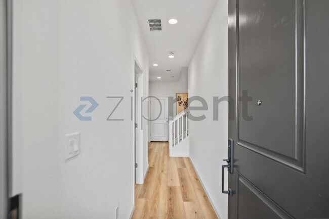 Foto del edificio - 6216 Diamond Wy