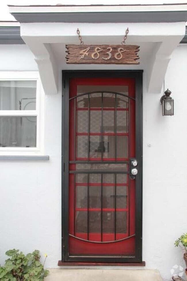 Building Photo - 4840-4840 Muir Ave