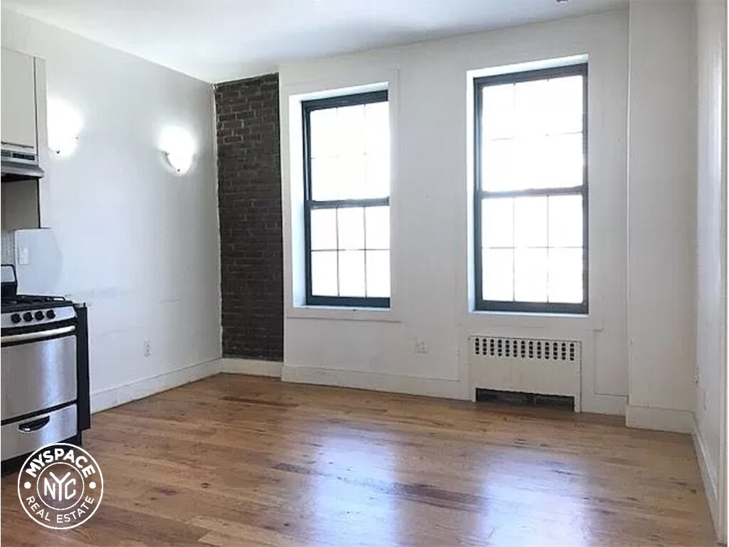 Primary Photo - 220 Bushwick Ave