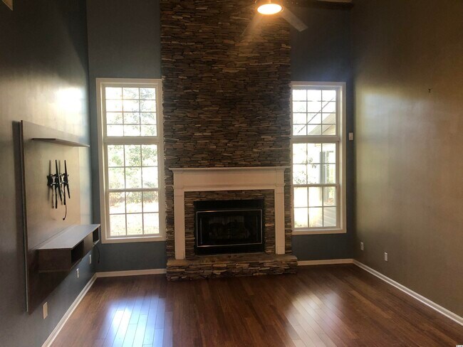 Foto del edificio - 536 Hawthorn Dr