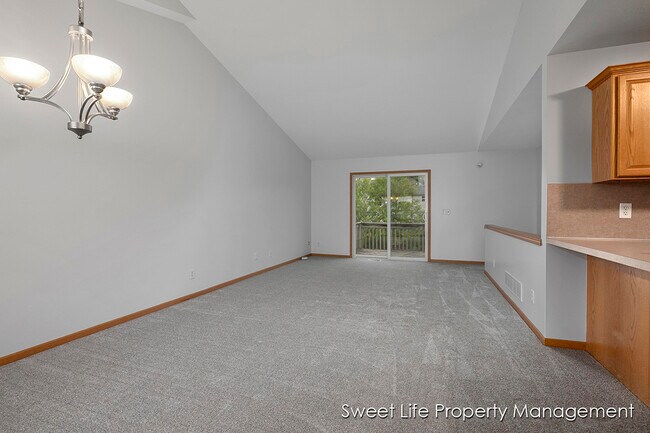 Foto del edificio - 3669 Kinnrow Ct NW