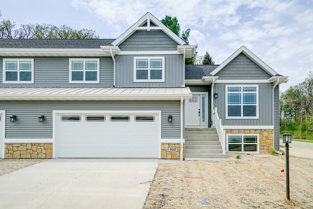 425 Odyssey Ct, Oregon, WI 53575 Townhome Rentals in Oregon WI