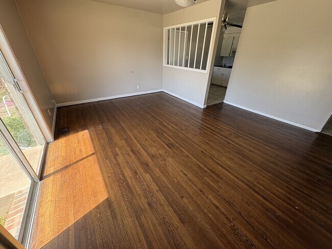 Foto del edificio - 10124 E 22nd St