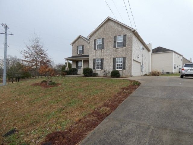Primary Photo - 194 Lyndhurst Dr