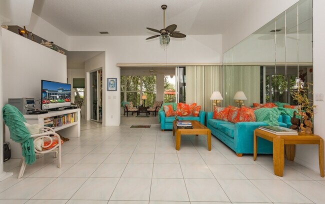 Foto del edificio - 4450 Saxon Dr