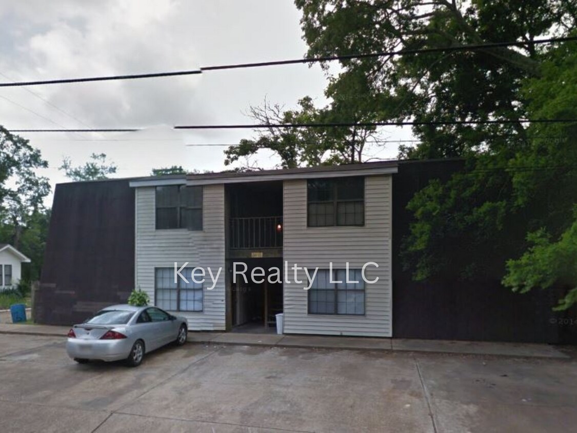 Foto principal - 214 - C Lee St. - Pineville, on the corner...