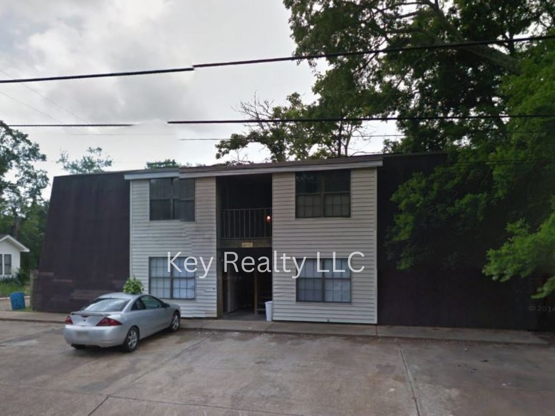 Primary Photo - 214 - C Lee St. - Pineville, on the corner...
