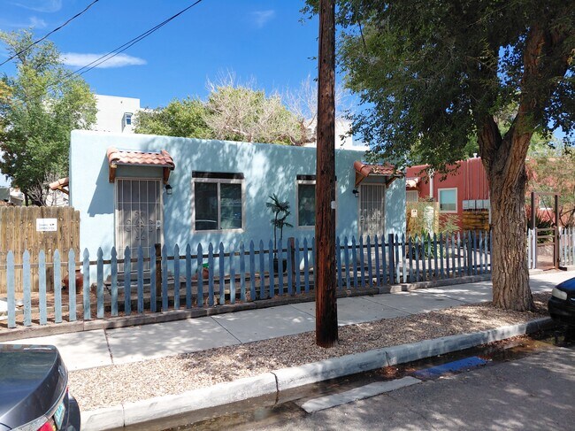 Frente de las unidades - 2311 New York Ave SW