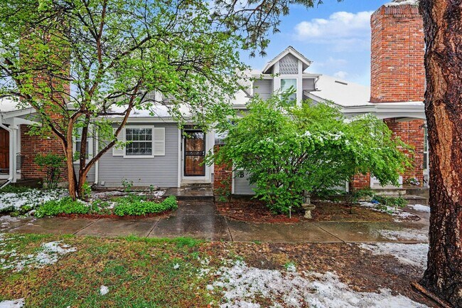 Foto del edificio - Beautiful Littleton Townhome | 2 Bed + 3 Bath | Nearly 2,000 Sq Ft | Prime Location