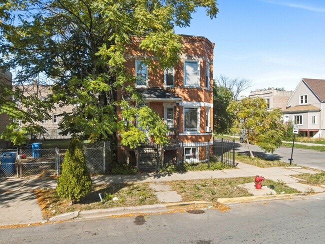 Building Photo - 4500 W Congress Pky