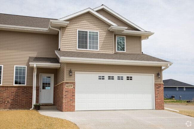 Building Photo - 6300 Pawnee Ln