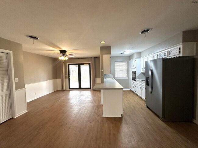 Foto del edificio - 3510 University Ave