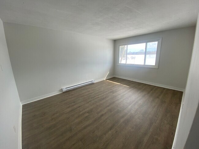 Photo du bâtiment - 2 Bed 1 Bath - upper right side