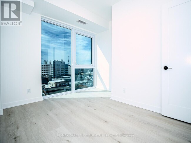 Building Photo - 57 Carlisle St