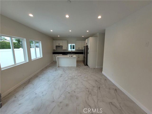 Building Photo - 19453 Strathern St