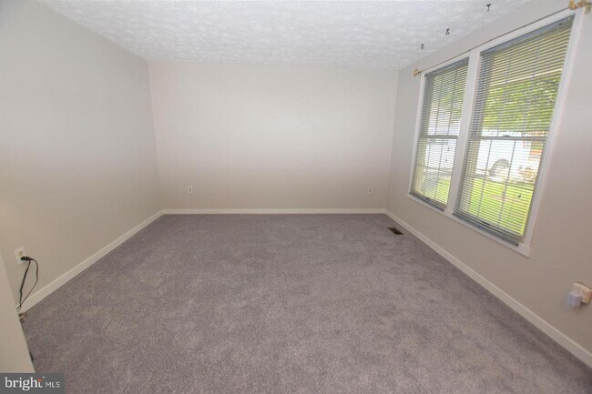 Building Photo - 308 Melling Ave