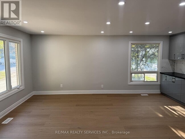 Building Photo - 41 MacLaren Ave