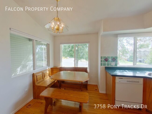 Building Photo - Marvelous Rancher in Springs Ranch! - Leas...