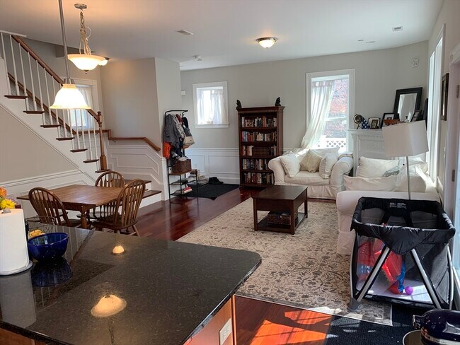 Building Photo - 49 Cedar St