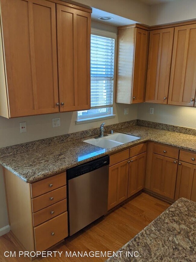 Building Photo - 2 br, 3 bath House - 1033 Keeble Court