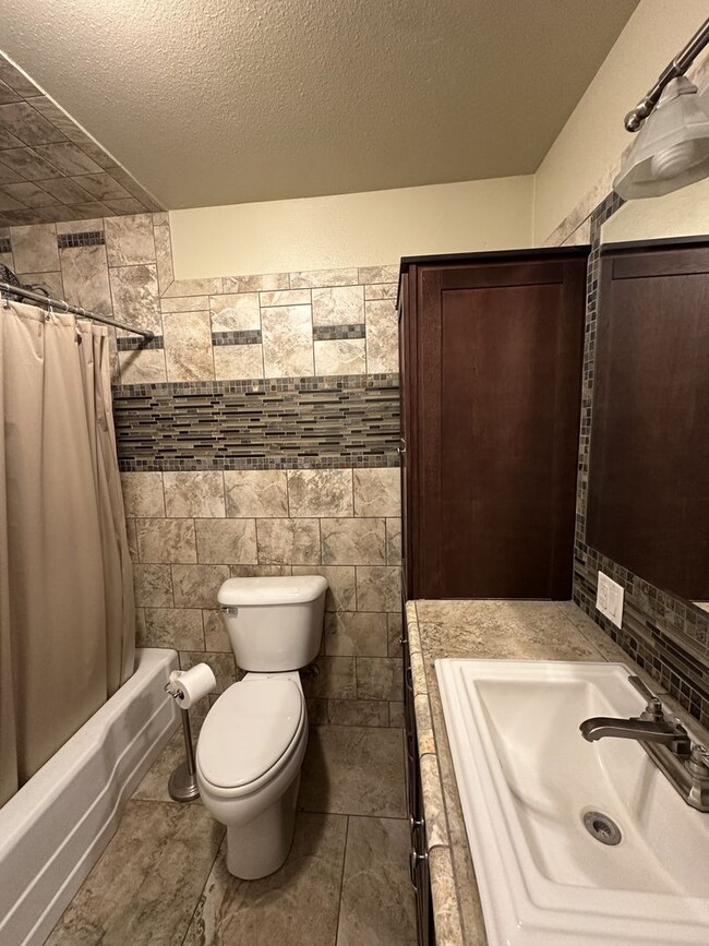 Foto del edificio - 3BR/4BA Home on 5 Acres – $2,600/Month – A...