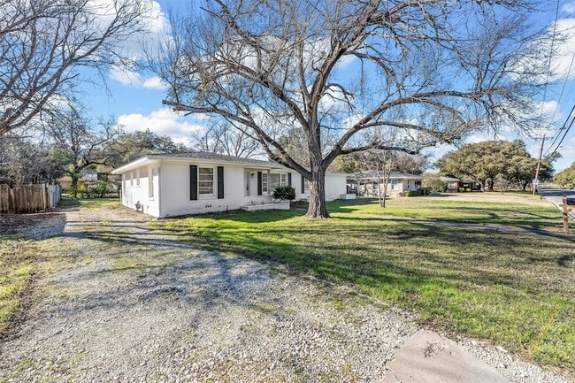Building Photo - 2416 Lake Air Dr