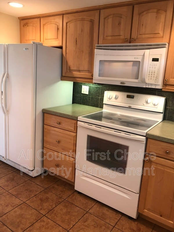 Building Photo - 2944 W Bay Dr