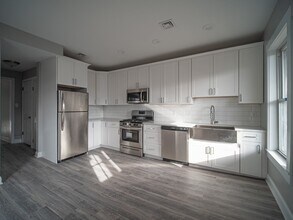 Building Photo - 143 London St