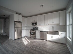 Building Photo - 143 London St