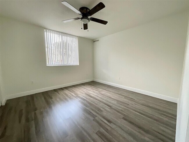Foto del edificio - 17350 NW 68th Ave