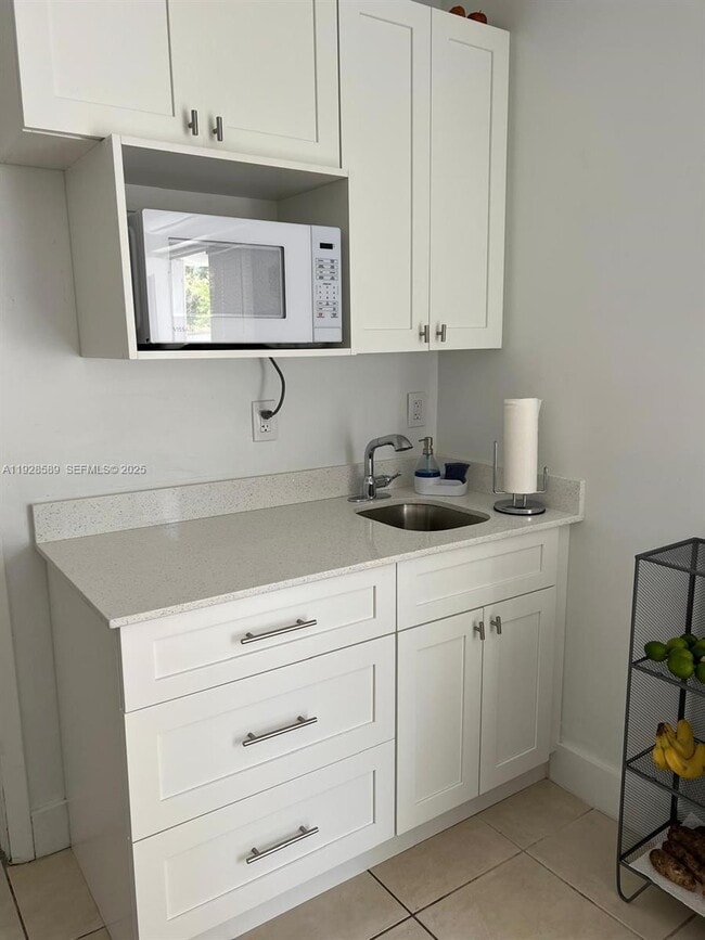 Building Photo - 120 NW 10th Ave