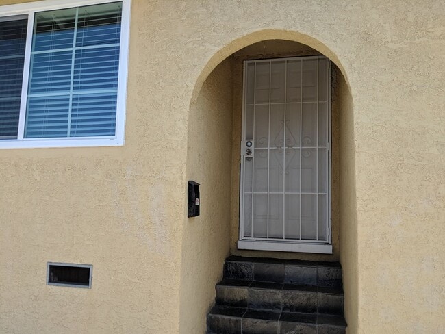 Building Photo - 711 Maltman Ave