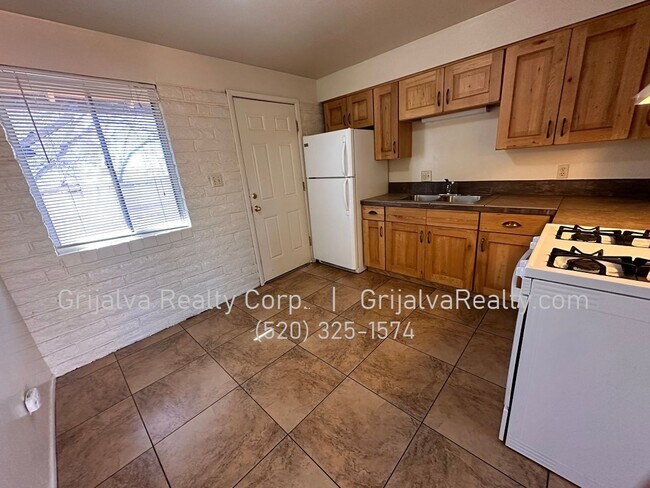 Building Photo - 3256 E Blacklidge Dr