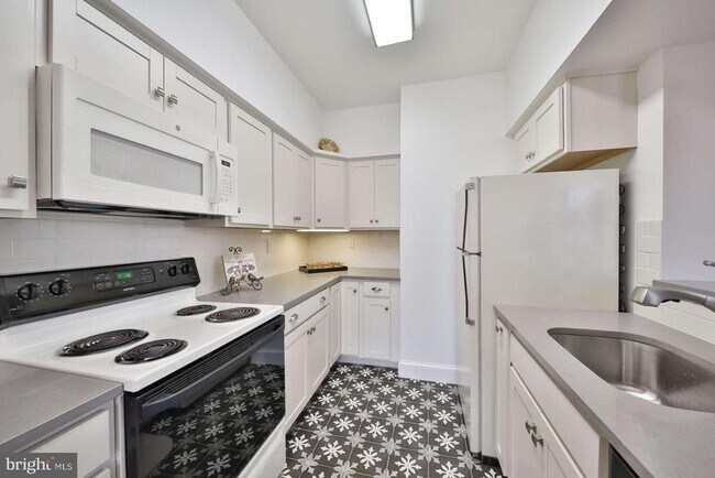 Foto del edificio - 6655 McCallum St