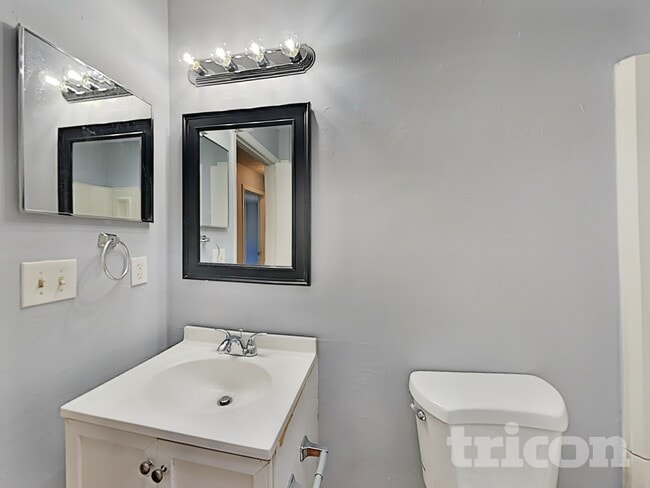 Building Photo - 1372 Inman Ct