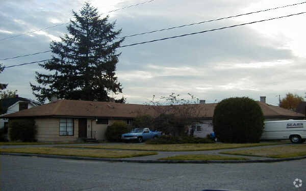 Primary Photo - 2113 S Lucile St