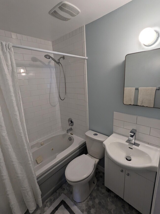 Building Photo - 1576 Maxime St