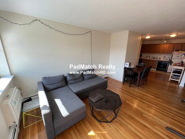 Foto del edificio - 1950 Beacon St