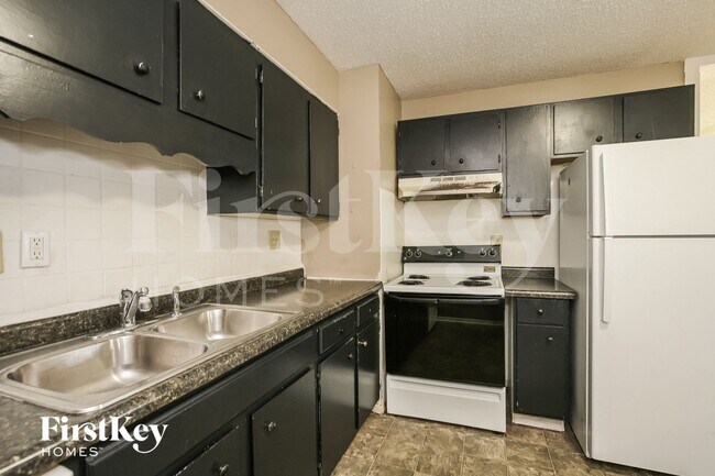 Foto del edificio - 4834 N Kenyon Dr